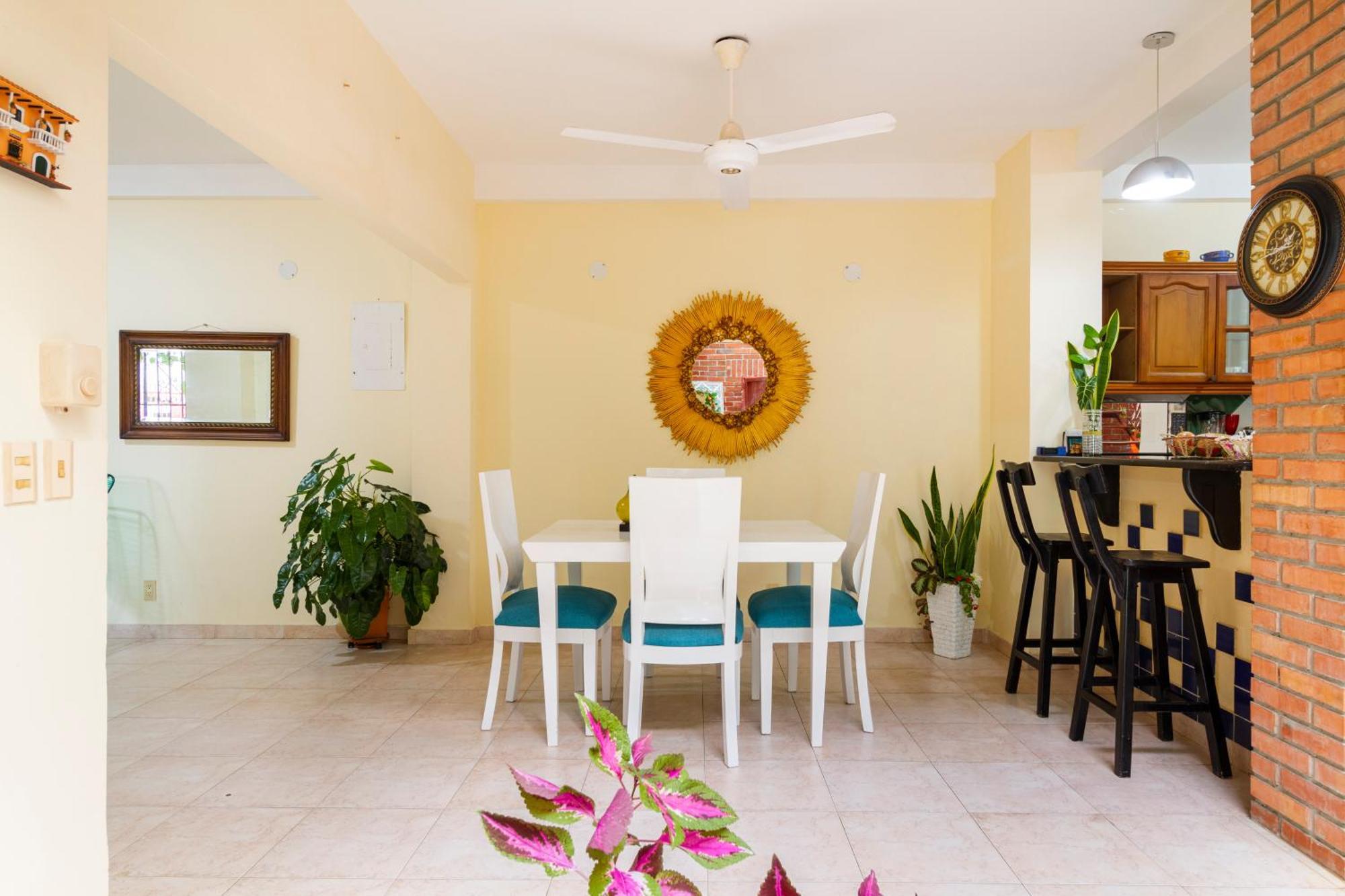 Hostal Cartagonova - Habitaciones Privadas Y Amplias Cerca A Zonas Turisticas — Photos 1